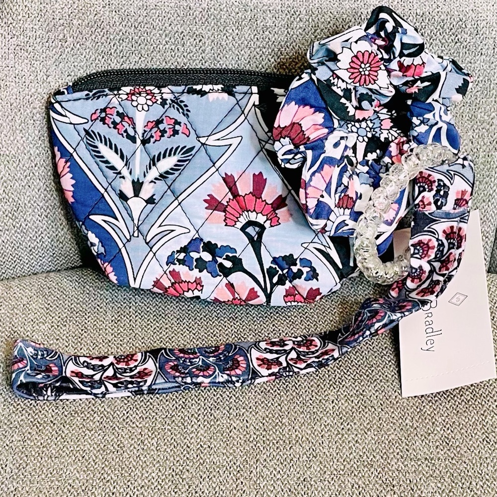 Vera Bradley Blooms Hair Accessories Kit w/ Cosmetic Pouch / Toiletry Bag Bundle - Picture 2 of 4